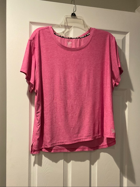 Reebok Tops - Reebok Women's Pink Short Sleeve Crew Neck Tee